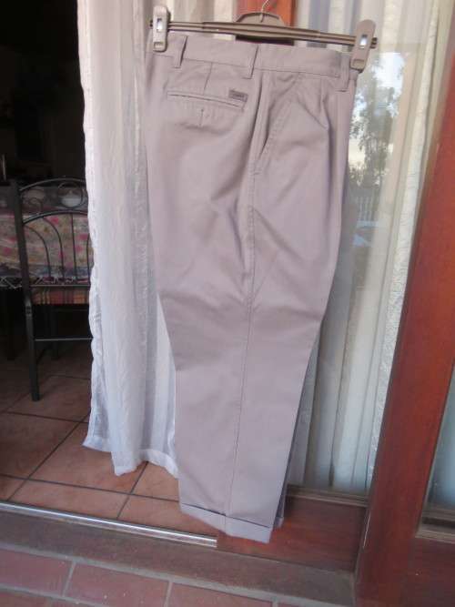 Pure cotton chino by WOOLWORTHS in size 34/87 cm.Inner leg 71 cm.New condition.