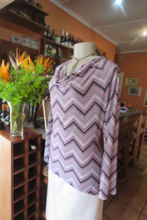 Spectacular patterned slip-on long sleeve top in size 40/16 by OASIS with cowl neckline.As new.