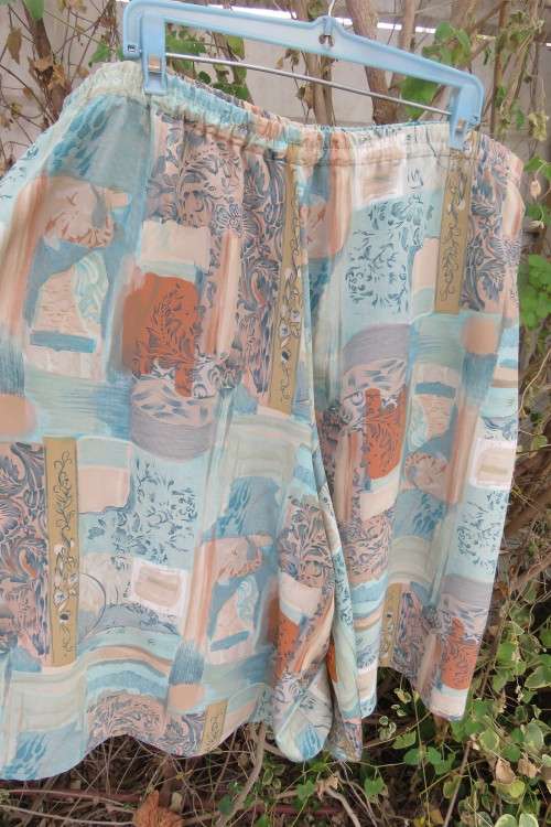 Wide legged knee length short in 100% polyester.Size 42/18 with elasticated waist.New cond.