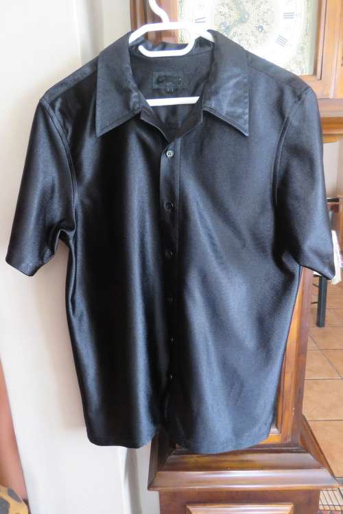 Black men`s 100% silky polyester shirt by STUDIO TRUWORTHS MAN in size S.New cond.
