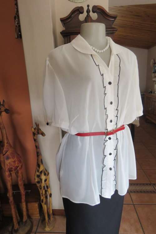 Pretty sheer white blouse by DONNA CLAIRE in size 42/18. Black edging and buttons. As new