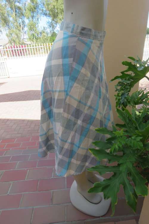 Superb open pleated skirt in blue, grey and cream check. Size 36/12. Zip at side. As new.