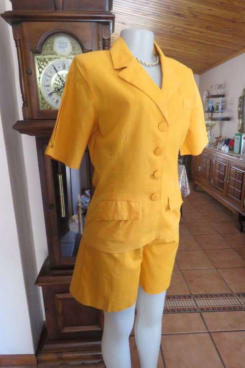 Stylish mustard colour short and jacket, by 'Nok Nok'. Short with pleats on Front Size 34/10.
