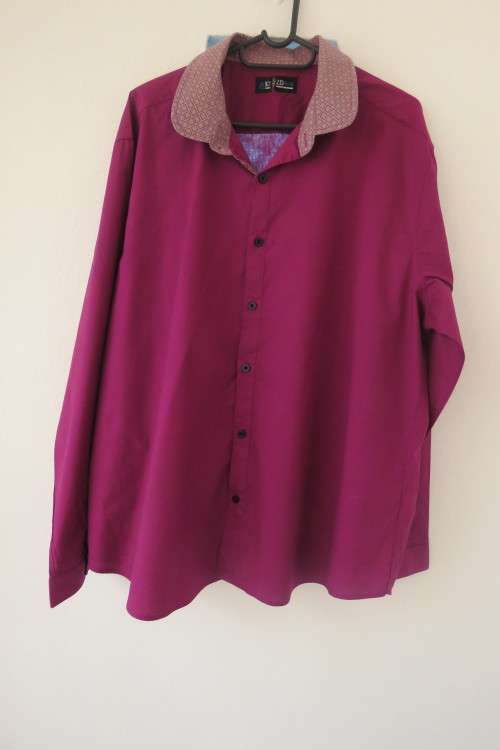 Men's long sleeve Fashion shirt in purple. Shirt collar with rounded points Size XL.