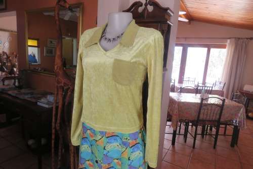 Velvetine long sleeve yellow/green pullover top by ZYOO`in size 32/8 With collar and pocket. As new.