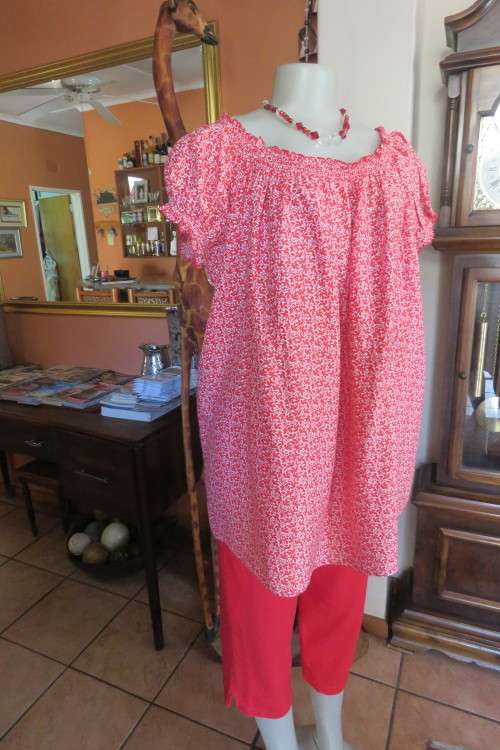 White 100% cotton wide cut top with small red Floral pattern. Size 46/22. By 'Exact'.