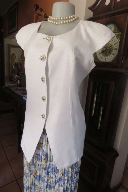 Capped sleeve long button down top in mottled cream Princess style.Size 36/12.As new