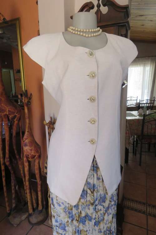 Capped sleeve long button down top in mottled cream Princess style.Size 36/12.As new