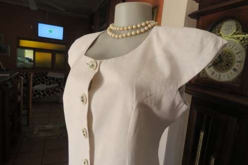 Capped sleeve long button down top in mottled cream Princess style.Size 36/12.As new