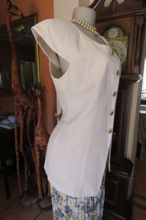 Capped sleeve long button down top in mottled cream Princess style.Size 36/12.As new
