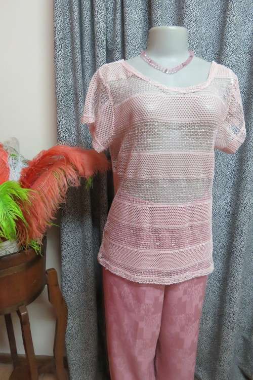 Cute dusty pink mesh type short sleeve top with horizontal lines. Round neckline. Size 36/12.