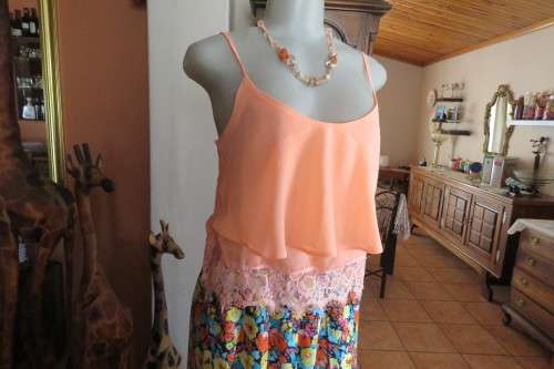 Sexy peach colour cropped strappy top in 2 layers. Size 32/8. Bottom layer with lace seam.