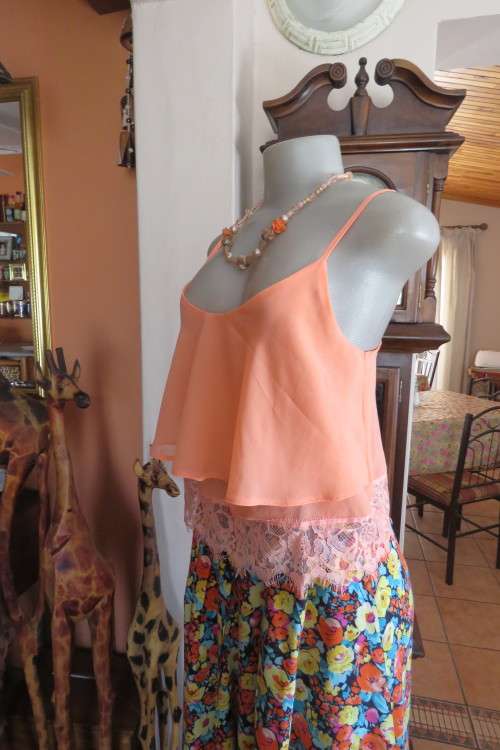 Sexy peach colour cropped strappy top in 2 layers. Size 32/8. Bottom layer with lace seam.