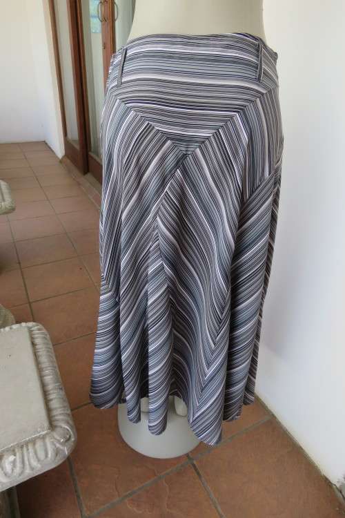 Beautiful godet style skirt with extra panels and pointed waist joke size 36/12.