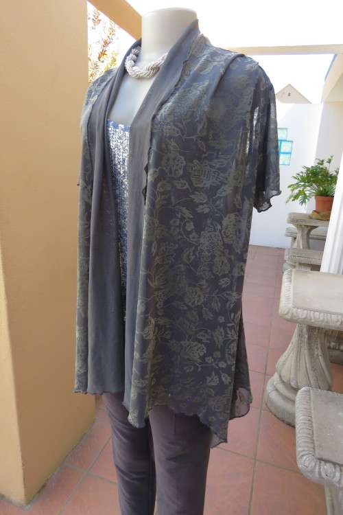 Stunning gilet/open hanging top in grey with gold velvetine flowers. Size 34/10.