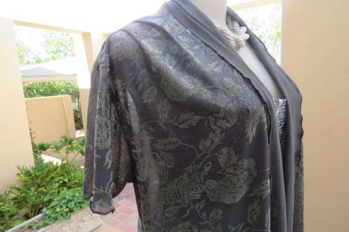 Stunning gilet/open hanging top in grey with gold velvetine flowers. Size 34/10.