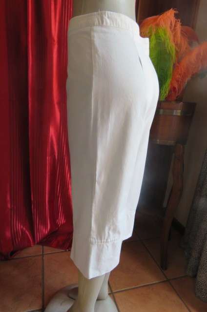 Savvy white 100% cotton cropped pants by 'Calabash' in size 34/10. No stretch.