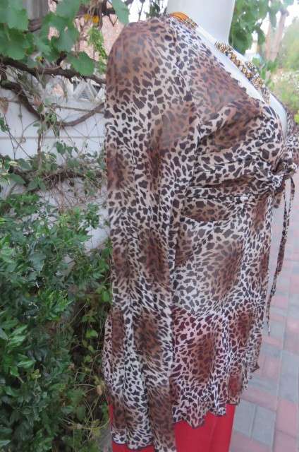 Animal print long sleeve top in brown/beige Size 36/12.by OASIS.Creased polyester.As new