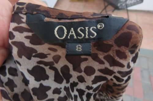 Animal print long sleeve top in brown/beige Size 36/12.by OASIS.Creased polyester.As new