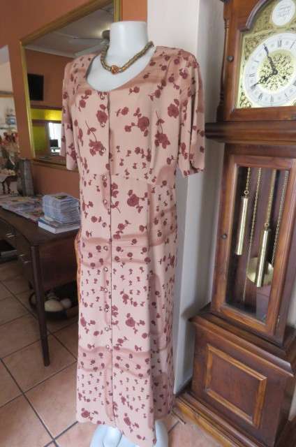 Button down dress in light brown with darker patches and dark brown flowers. Size 44/20.