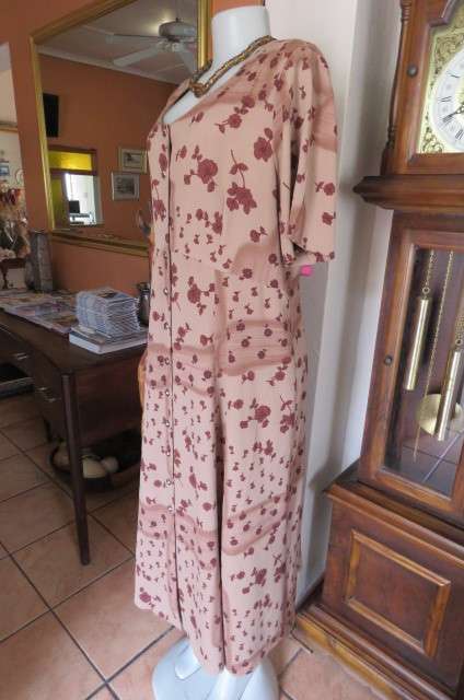 Button down dress in light brown with darker patches and dark brown flowers. Size 44/20.