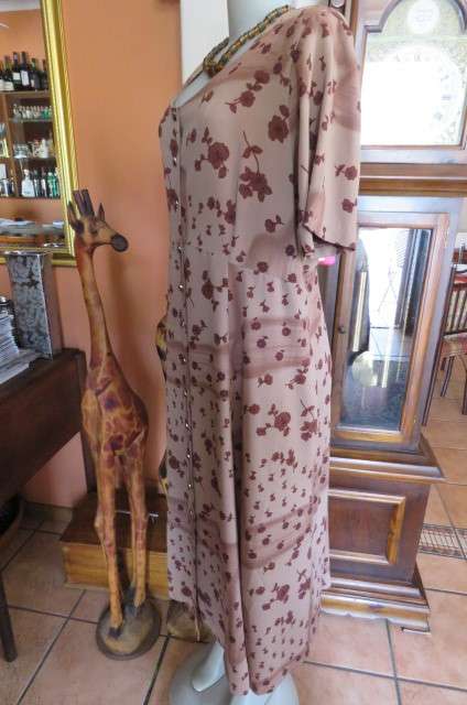 Button down dress in light brown with darker patches and dark brown flowers. Size 44/20.