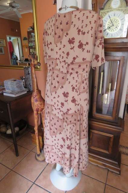 Button down dress in light brown with darker patches and dark brown flowers. Size 44/20.