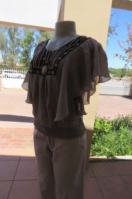 Fabulous little top in size 34/10 by 'Truworths' in ecru colour. Rayon and polyester blend.