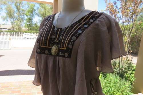 Fabulous little top in size 34/10 by 'Truworths' in ecru colour. Rayon and polyester blend.