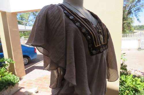 Fabulous little top in size 34/10 by 'Truworths' in ecru colour. Rayon and polyester blend.