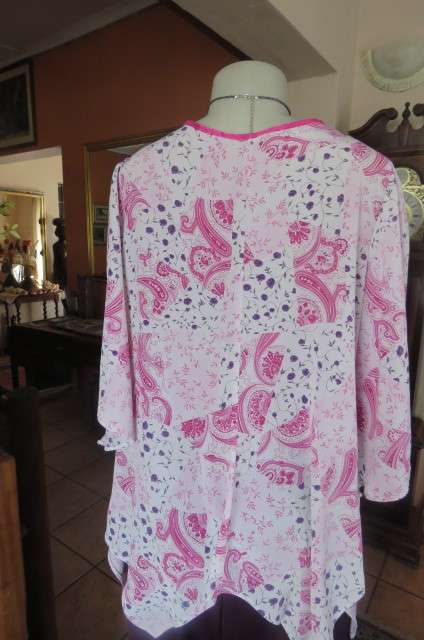 Open hanging pale lilac top with violet and dark purple paisley and floral patterns size 42/18.