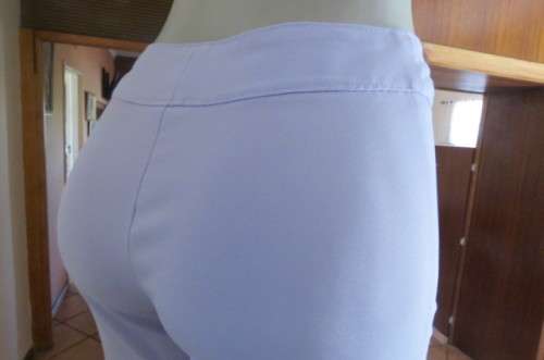 Stylish lilac ankle length pants in size 32/8 with zip at side. Wide waist band. No pockets. As new