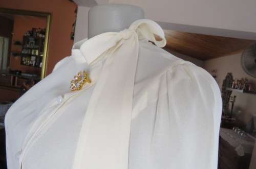 Amazing rich cream vintage long sleeve blouse by 'Shelley' in size 36/12 100% polyester