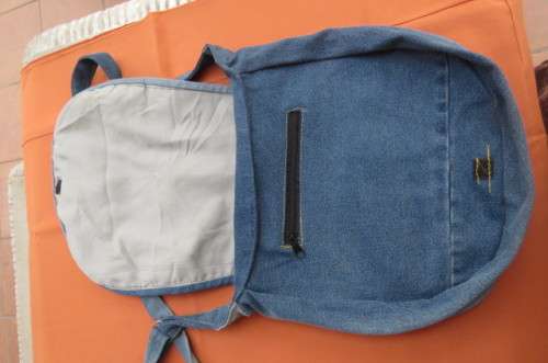 Hand blue denim bag with 3 zipped up departments. Made from used jeans size 30x30 cm.