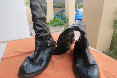 Pair of black calf length size 7 boots by 'Romanss'. Immitation leather. With detail and zip at side
