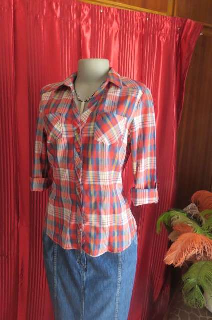 Casual long sleeve button down shirt by 'Love it' in size 42/18. V neckline and collar.