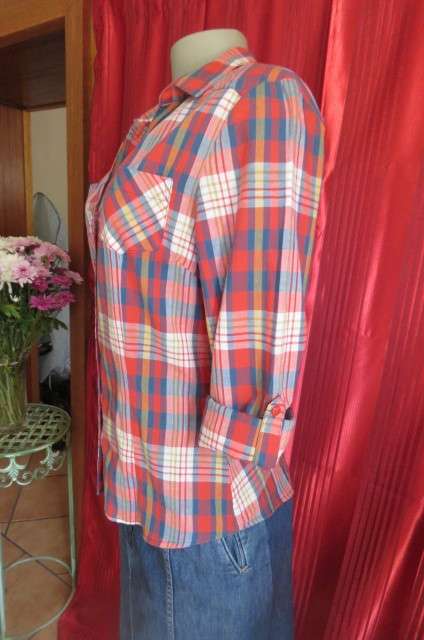 Casual long sleeve button down shirt by 'Love it' in size 42/18. V neckline and collar.