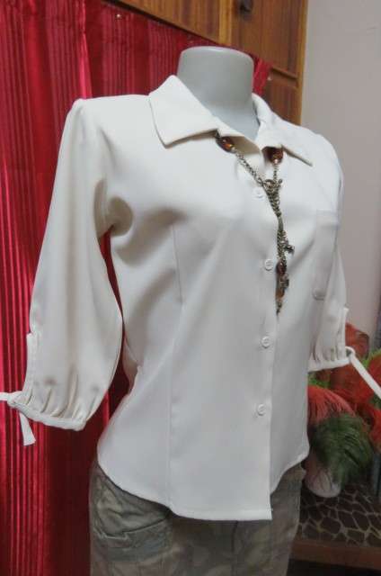 Smart cream top by `Jet-7` Paris. Tailored with 1 pocket on front size 34/10. Elbow length sleeves
