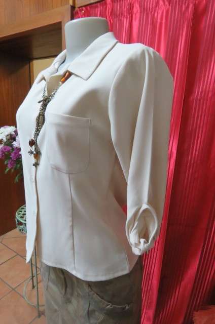 Smart cream top by `Jet-7` Paris. Tailored with 1 pocket on front size 34/10. Elbow length sleeves