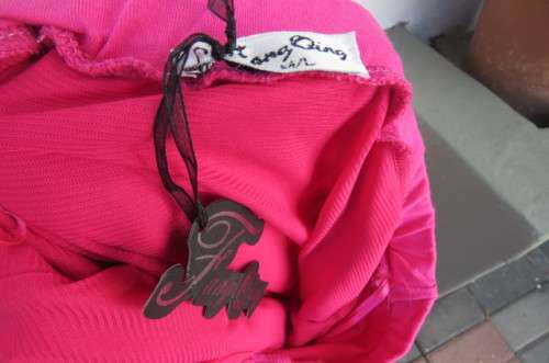 Hot pink bodycon strapless ruffled dress in stretch polyester. Fully lined. Size 32 to 34 clubdress.