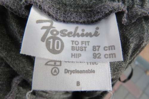 Stunning permanent pleated skirt in mottled fossil grey by 'Foshini' in size 34/10.
