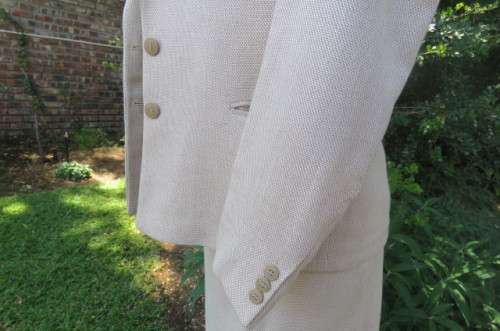 Best Quality 2 piece 'Carducci' skirt suit in size 37/13. Fully lined. With original belt.