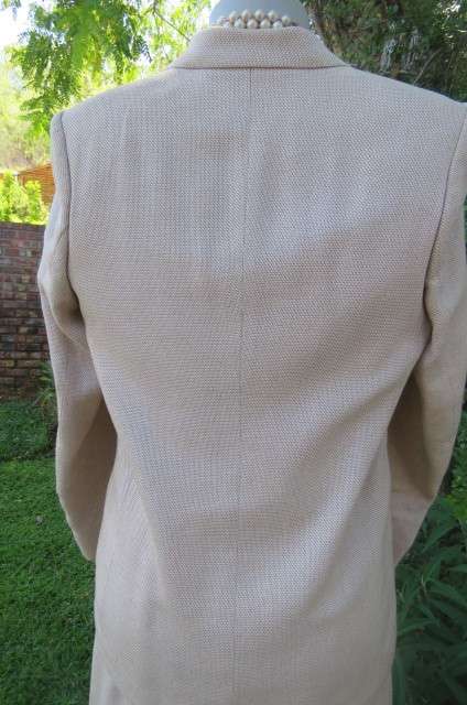 Best Quality 2 piece 'Carducci' skirt suit in size 37/13. Fully lined. With original belt.