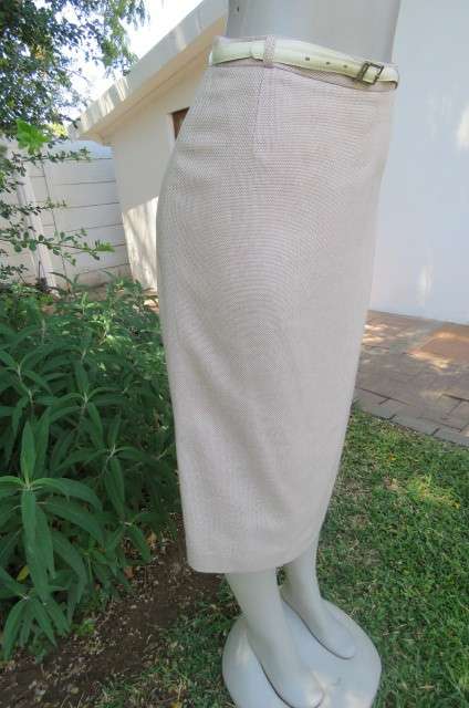 Best Quality 2 piece 'Carducci' skirt suit in size 37/13. Fully lined. With original belt.