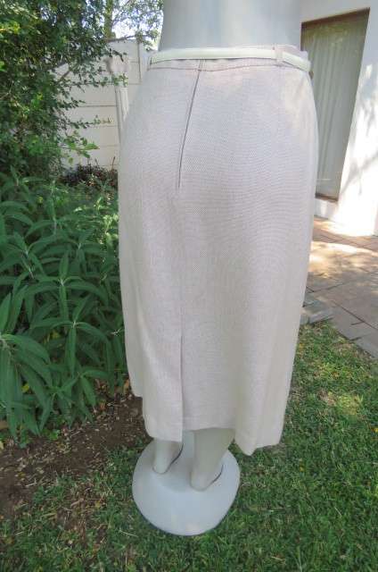 Best Quality 2 piece 'Carducci' skirt suit in size 37/13. Fully lined. With original belt.