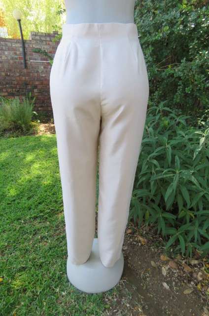 Amazing 2 piece pant suit by 'Esseence' in pear colour size 34/10. High waist pants with skinny legs