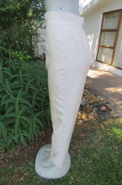 Amazing 2 piece pant suit by 'Esseence' in pear colour size 34/10. High waist pants with skinny legs