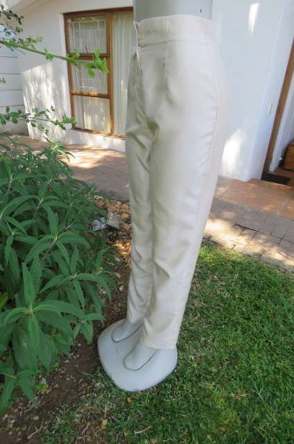Amazing 2 piece pant suit by 'Esseence' in pear colour size 34/10. High waist pants with skinny legs