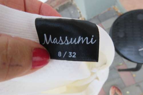 Bodycon skirt in off-white stretch polyester with honeycomb pattern size 32/8 by `Massumi`.As new