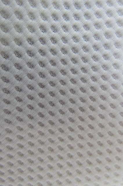 Bodycon skirt in off-white stretch polyester with honeycomb pattern size 32/8 by `Massumi`.As new